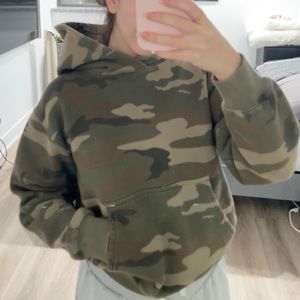 TNA CAMOUFLAGE HOODIE LIKE NEW